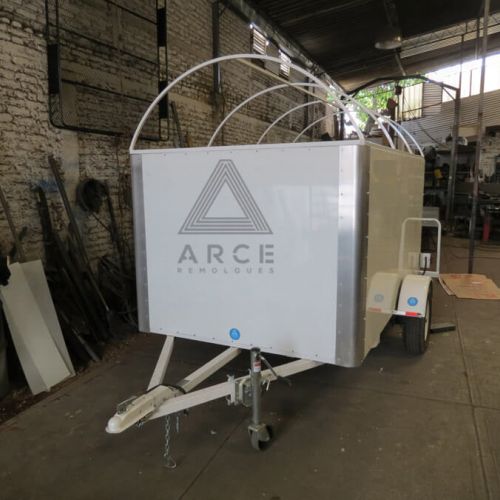 Caja Abierta con aros para enlonar con piso de madera