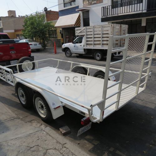 Remolque tipo plataforma para un RZR y una cuatrimoto