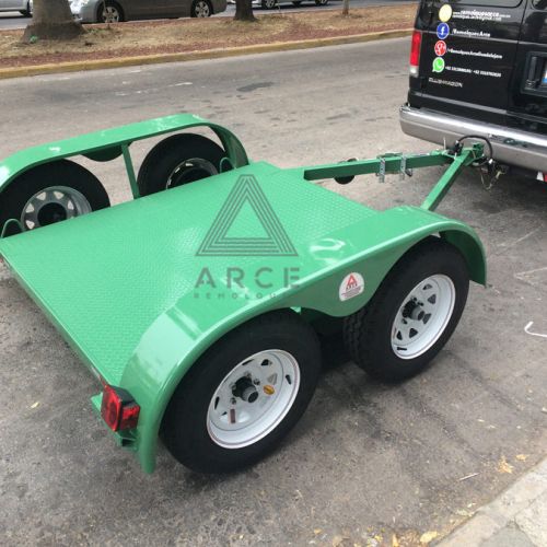 Remolque pequeño de gran capacidad para transporte de tanque