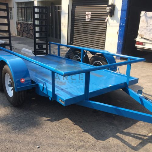 Remolque tipo plataforma de cama baja de gran capacidad ideal para transportar un BobCat con piso reforzado