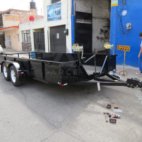 Caja abierta de gran capacidad con sistema de balancín para facilitar la subida